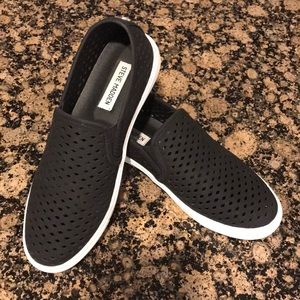 Steve Madden Zeena Slip-on Sneaker in Black